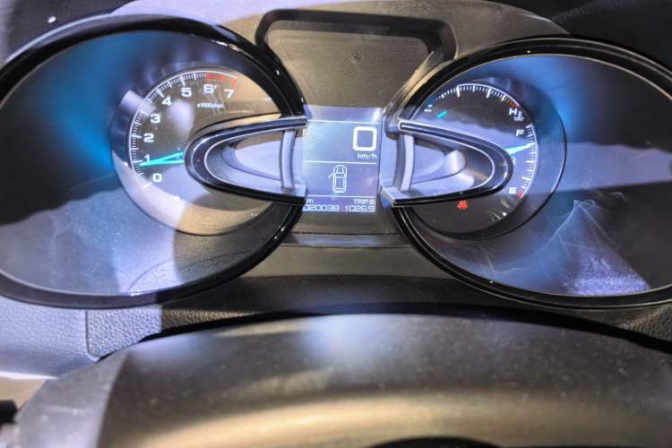 Used Dongfeng Aeolus AX7 2015 2.0L Manual Zhiyi Trim Odometer Close Up