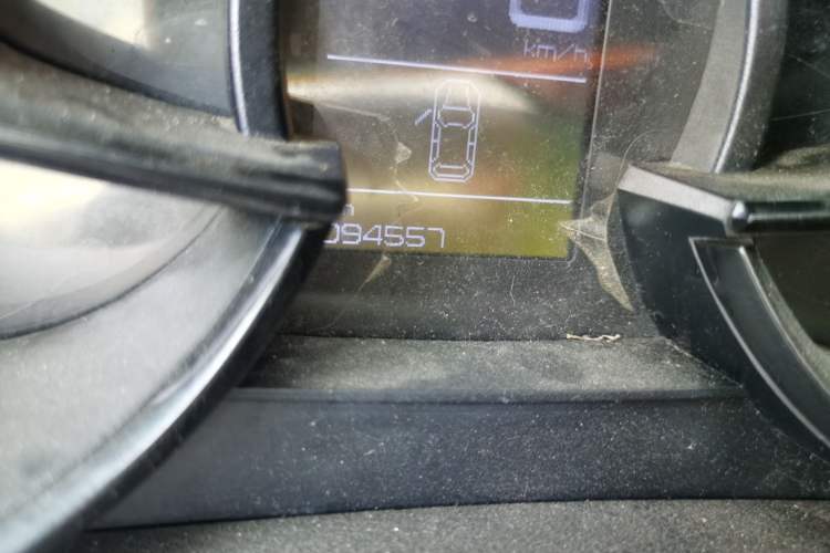 Used Dongfeng Aeolus AX7 2015 2.0L Manual Zhiyi Trim Odometer Close Up