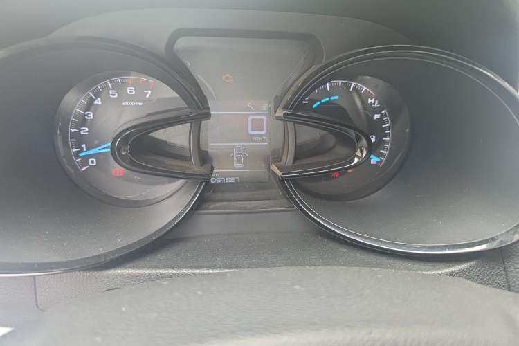 Used Dongfeng Aeolus AX7 2015 2.0L Manual Zhiyi Trim Odometer Close Up