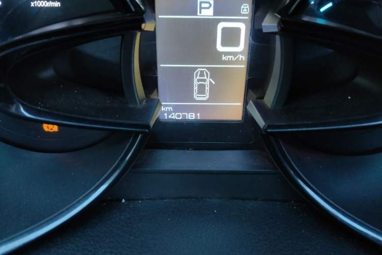 Used Dongfeng Aeolus AX7 2015 2.0L Automatic Zhiyi Trim Odometer Close Up