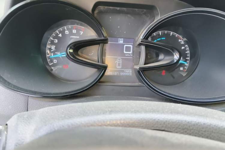 Used Dongfeng Aeolus AX7 2015 2.0L Automatic Zhiyi Trim Odometer Close Up
