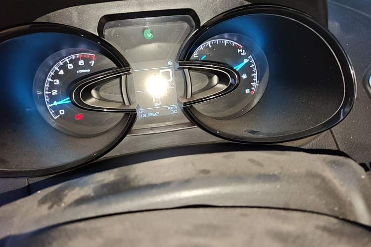 Used Dongfeng Aeolus AX7 2015 2.0L Manual Zhiyue Model Odometer Close Up