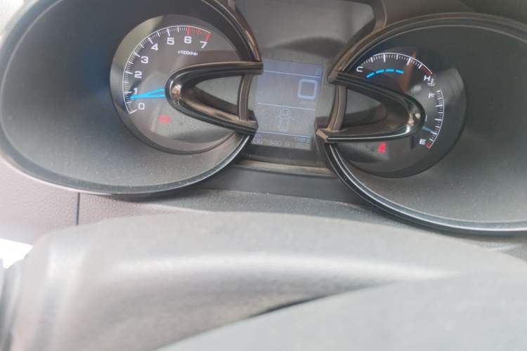 Used Dongfeng Aeolus AX7 2015 2.0L Manual Zhiyi Trim Odometer Close Up