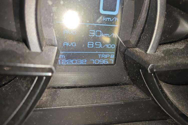 Used Dongfeng Aeolus AX7 2015 2.0L Automatic Zhiyi Trim Odometer Close Up