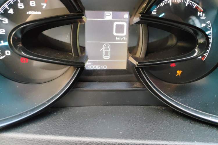 Used Dongfeng Aeolus AX7 2015 2.0L Automatic Zhiyi Trim Odometer Close Up