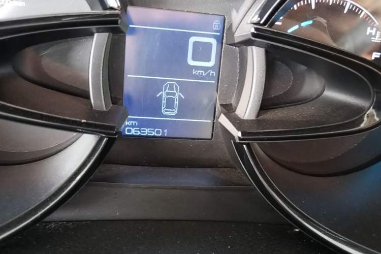 Used Dongfeng Aeolus AX7 2015 2.0L Manual Zhiyi Trim Odometer Close Up