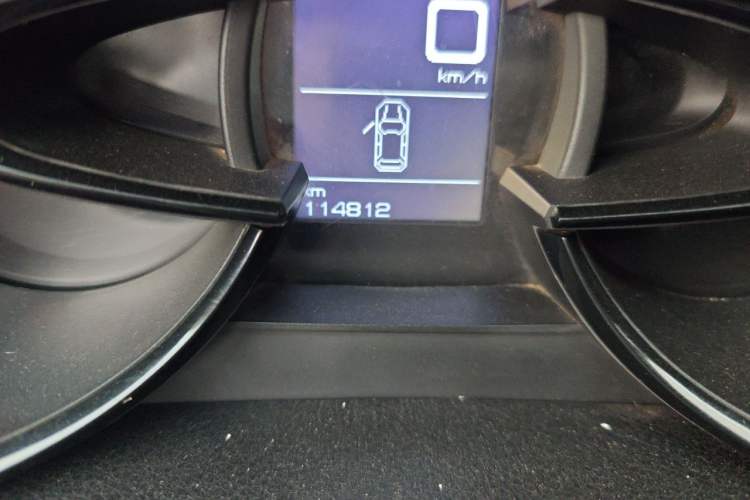 Used Dongfeng Aeolus AX7 2015 2.0L Automatic Zhiyi Trim Odometer Close Up