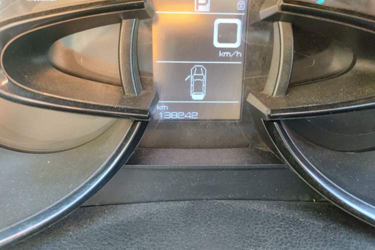 Used Dongfeng Aeolus AX7 2015 2.0L Automatic Zhiyi Trim Odometer Close Up