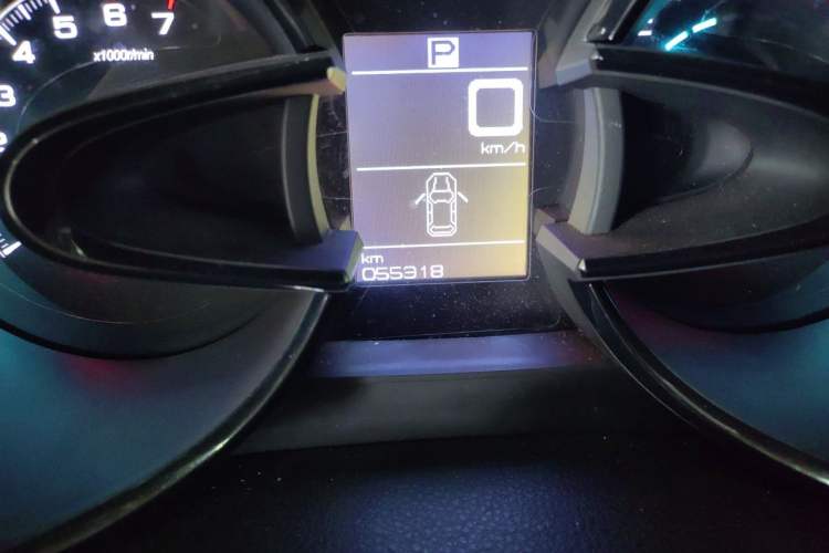 Used Dongfeng Aeolus AX7 2015 2.3L Automatic ZhiZun Version Odometer Close Up