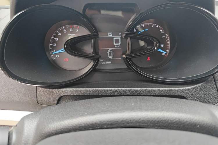 Used Dongfeng Aeolus AX7 2015 2.3L Automatic ZhiZun Version Odometer Close Up