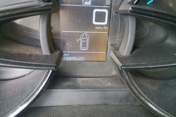 Used Dongfeng Aeolus AX7 2015 2.3L Automatic ZhiZun Version Odometer Close Up