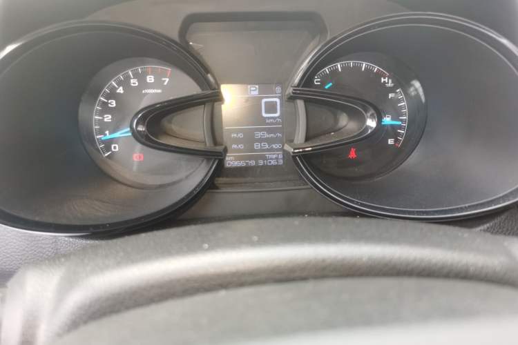 Used Dongfeng Aeolus AX7 2015 2.3L Automatic ZhiZun Version Odometer Close Up