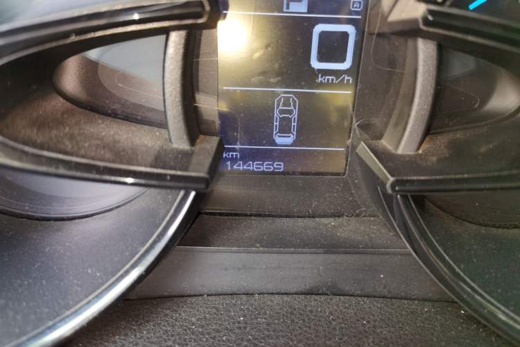 Used Dongfeng Aeolus AX7 2015 2.3L Automatic ZhiZun Version Odometer Close Up