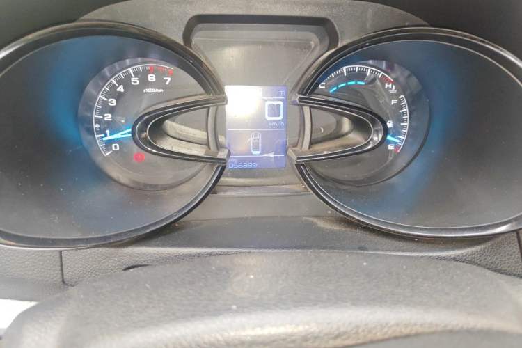 Used Dongfeng Aeolus AX7 2015 2.0L Automatic Zhiyi Trim Odometer Close Up