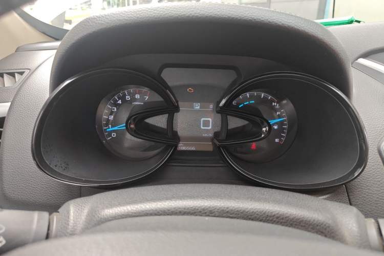 Used Dongfeng Aeolus AX7 2015 2.3L Automatic ZhiZun Version Odometer Close Up