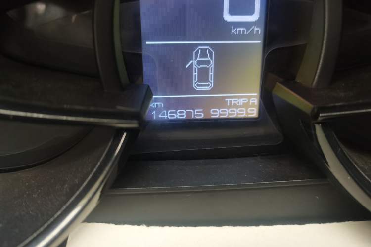 Used Dongfeng Aeolus AX7 2015 2.3L Automatic ZhiZun Version Odometer Close Up