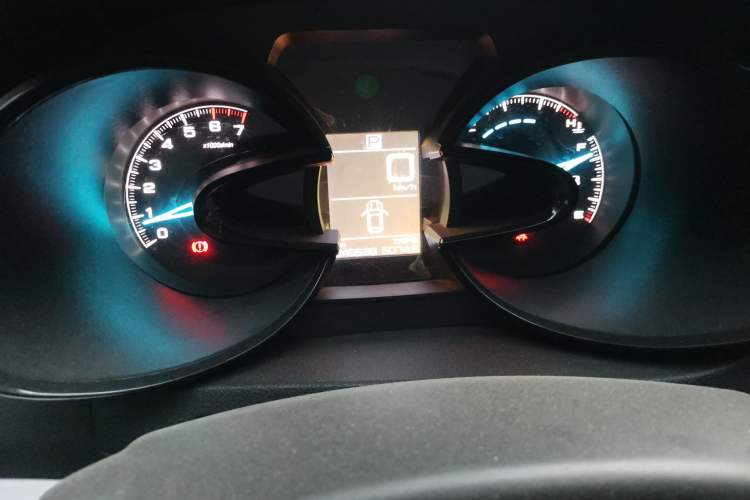 Used Dongfeng Aeolus AX7 2015 2.3L Automatic ZhiZun Version Odometer Close Up