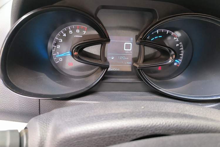 Used Dongfeng Aeolus AX7 2015 2.0L Manual Zhiyi Trim Odometer Close Up