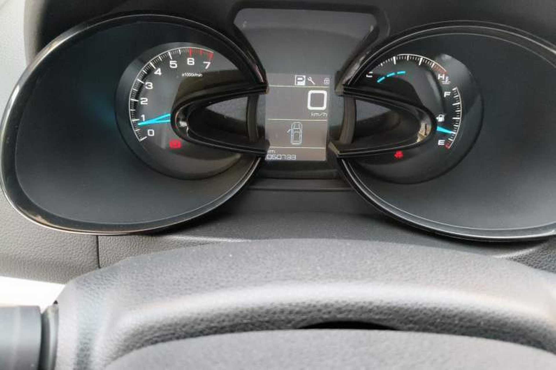 Used Dongfeng Aeolus AX7 2015 2.0L Automatic Zhiyi Trim Odometer Close Up