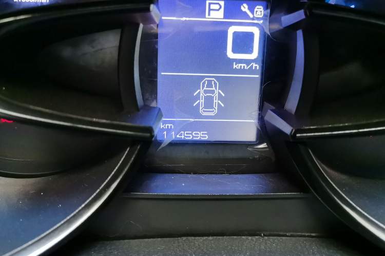 Used Dongfeng Aeolus AX7 2015 2.3L Automatic ZhiZun Version Odometer Close Up