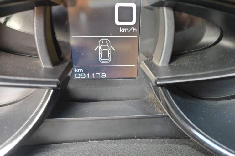 Used Dongfeng Aeolus AX7 2015 2.0L Automatic Zhiyi Trim Odometer Close Up