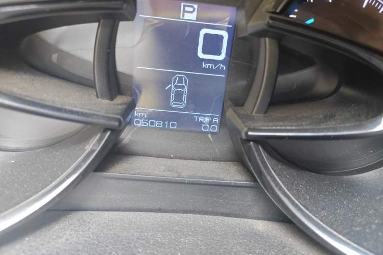 Used Dongfeng Aeolus AX7 2015 2.0L Automatic Zhiyi Trim Odometer Close Up