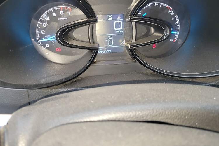 Used Dongfeng Aeolus AX7 2015 2.0L Automatic Zhiyi Trim Odometer Close Up