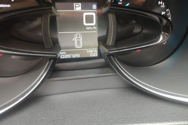 Used Dongfeng Aeolus AX7 2015 2.0L Automatic Zhiyi Trim Odometer Close Up