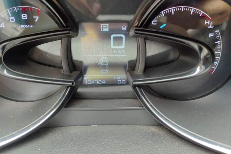 Used Dongfeng Aeolus AX7 2015 2.0L Automatic Zhiyi Trim Odometer Close Up