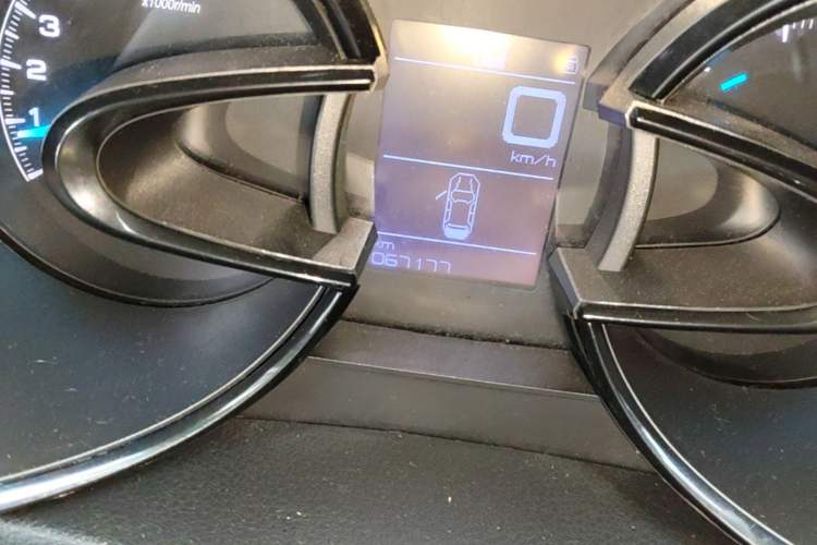 Used Dongfeng Aeolus AX7 2015 2.0L Automatic Zhiyi Trim Odometer Close Up