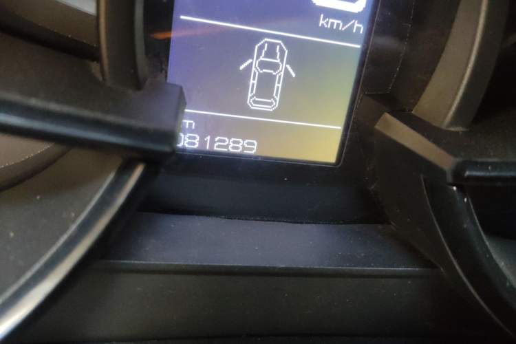 Used Dongfeng Aeolus AX7 2015 2.0L Manual Zhiyi Trim Odometer Close Up