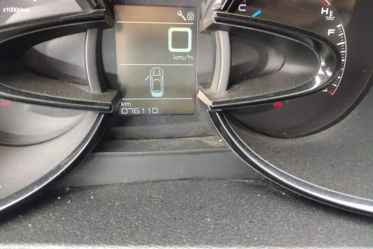 Used Dongfeng Aeolus AX7 2015 2.0L Manual Zhiyi Trim Odometer Close Up