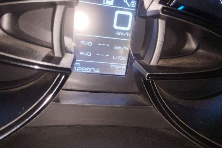 Used Dongfeng Aeolus AX7 2015 2.3L Automatic ZhiZun Version Odometer Close Up