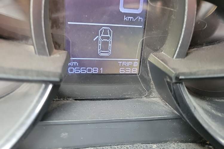 Used Dongfeng Aeolus AX7 2015 2.0L Manual Zhiyue Model Odometer Close Up