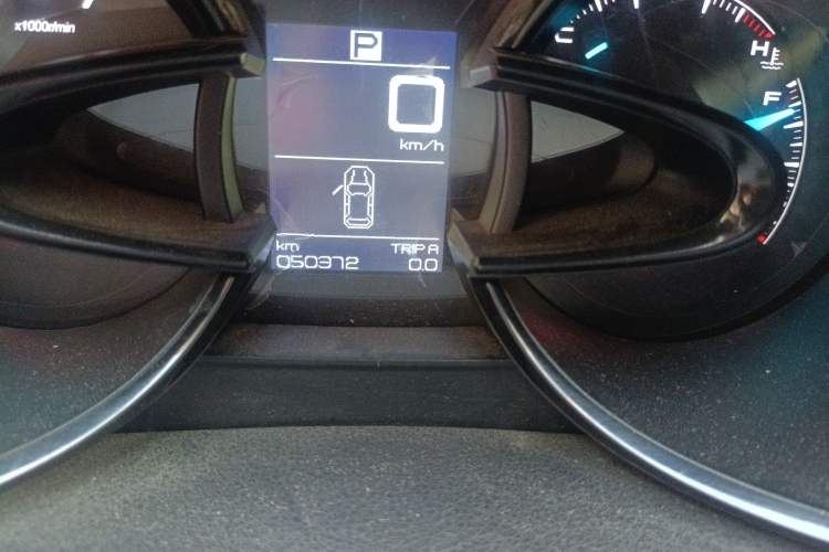 Used Dongfeng Aeolus AX7 2015 2.0L Automatic Zhiyi Trim Odometer Close Up
