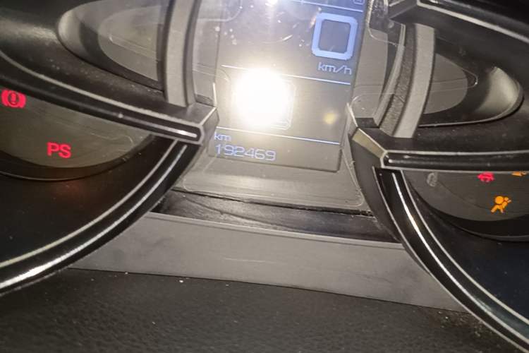 Used Dongfeng Aeolus AX7 2015 2.3L Automatic ZhiZun Version Odometer Close Up