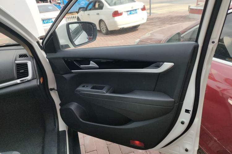 Used Dongfeng Aeolus AX7 2015 2.0L Automatic Zhiyue Version Right Front Door Interior