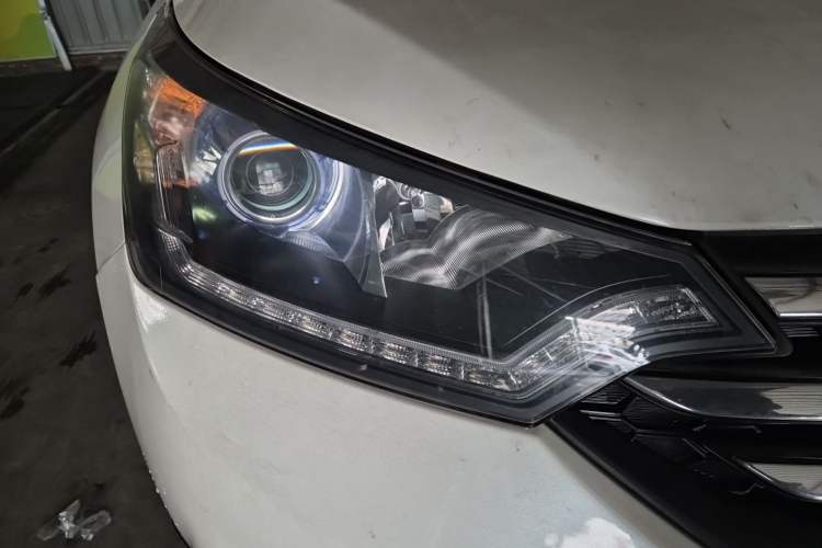 Used Dongfeng Aeolus AX7 2015 2.3L Automatic ZhiZun Version Right Front Headlight