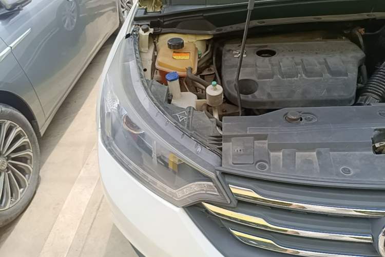 Used Dongfeng Aeolus AX7 2015 2.3L Automatic ZhiZun Version Right Front Headlight