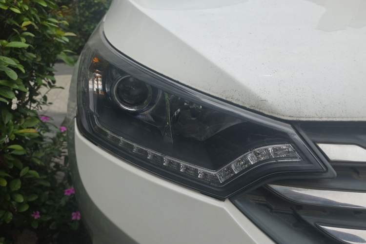 Used Dongfeng Aeolus AX7 2015 2.0L Manual Zhiyi Trim Right Front Headlight