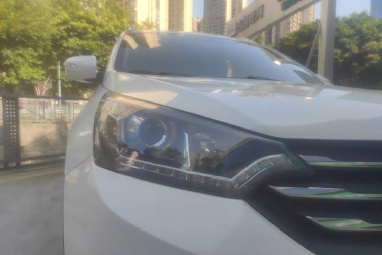 Used Dongfeng Aeolus AX7 2015 2.0L Manual Zhiyi Trim Right Front Headlight