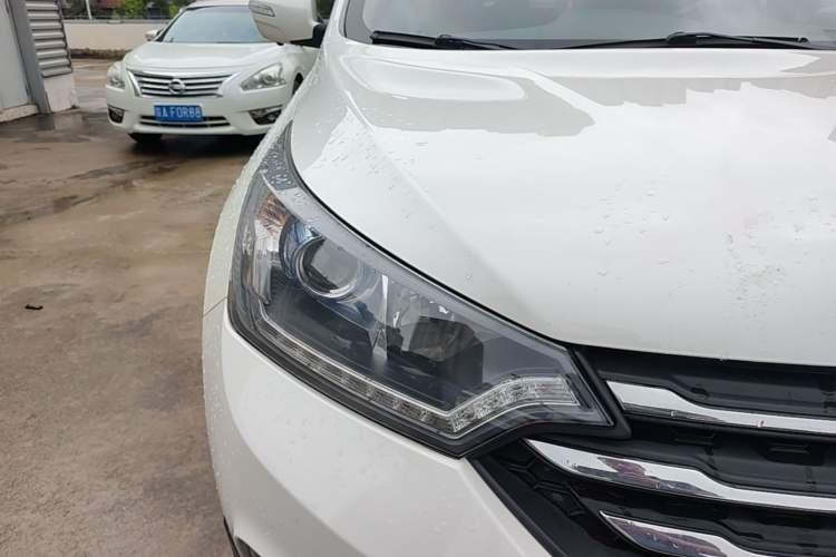 Used Dongfeng Aeolus AX7 2015 2.0L Manual Zhiyi Trim Right Front Headlight