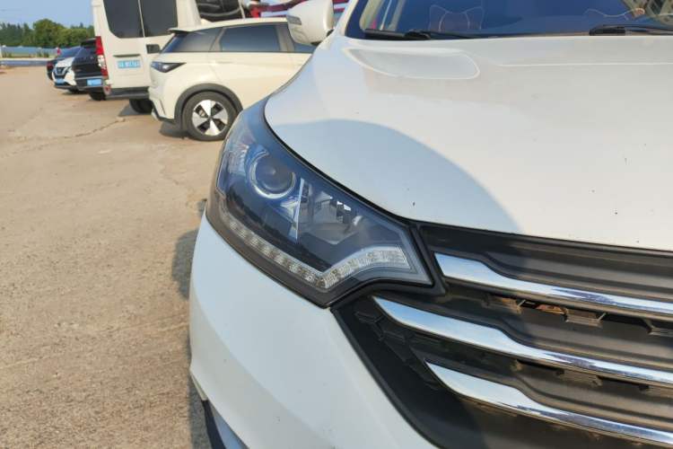 Used Dongfeng Aeolus AX7 2015 2.0L Automatic Zhiyi Trim Right Front Headlight