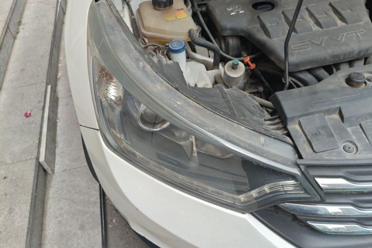 Used Dongfeng Aeolus AX7 2015 2.0L Manual Parade Edition Right Front Headlight