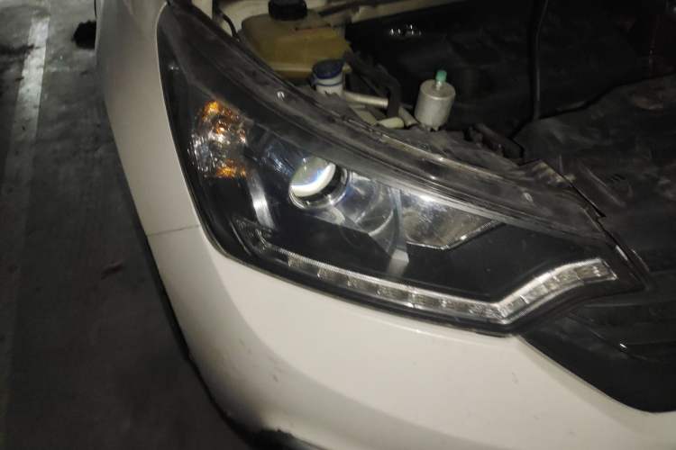 Used Dongfeng Aeolus AX7 2015 2.3L Automatic ZhiZun Version Right Front Headlight