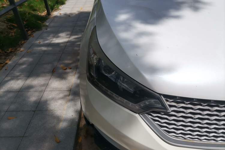 Used Dongfeng Aeolus AX7 2015 2.3L Automatic ZhiZun Version Right Front Headlight