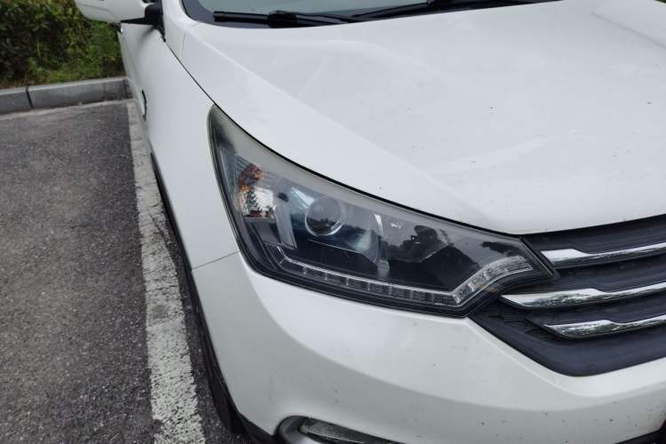 Used Dongfeng Aeolus AX7 2015 2.3L Automatic ZhiZun Version Right Front Headlight