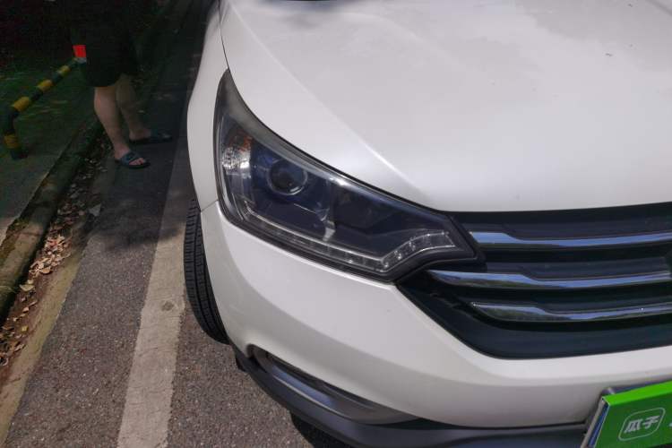 Used Dongfeng Aeolus AX7 2015 2.3L Automatic ZhiZun Version Right Front Headlight