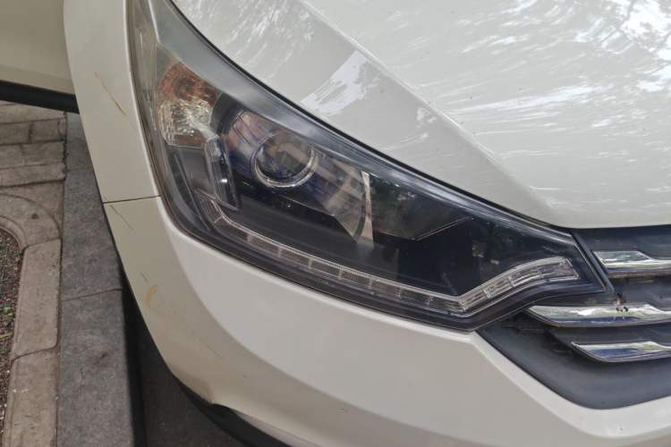 Used Dongfeng Aeolus AX7 2015 2.0L Automatic Zhiyi Trim Right Front Headlight