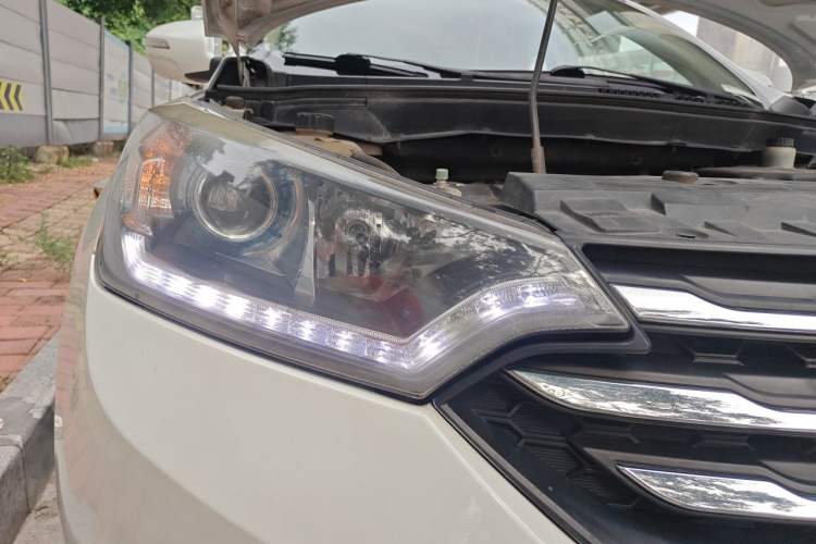 Used Dongfeng Aeolus AX7 2015 2.3L Automatic ZhiZun Version Right Front Headlight